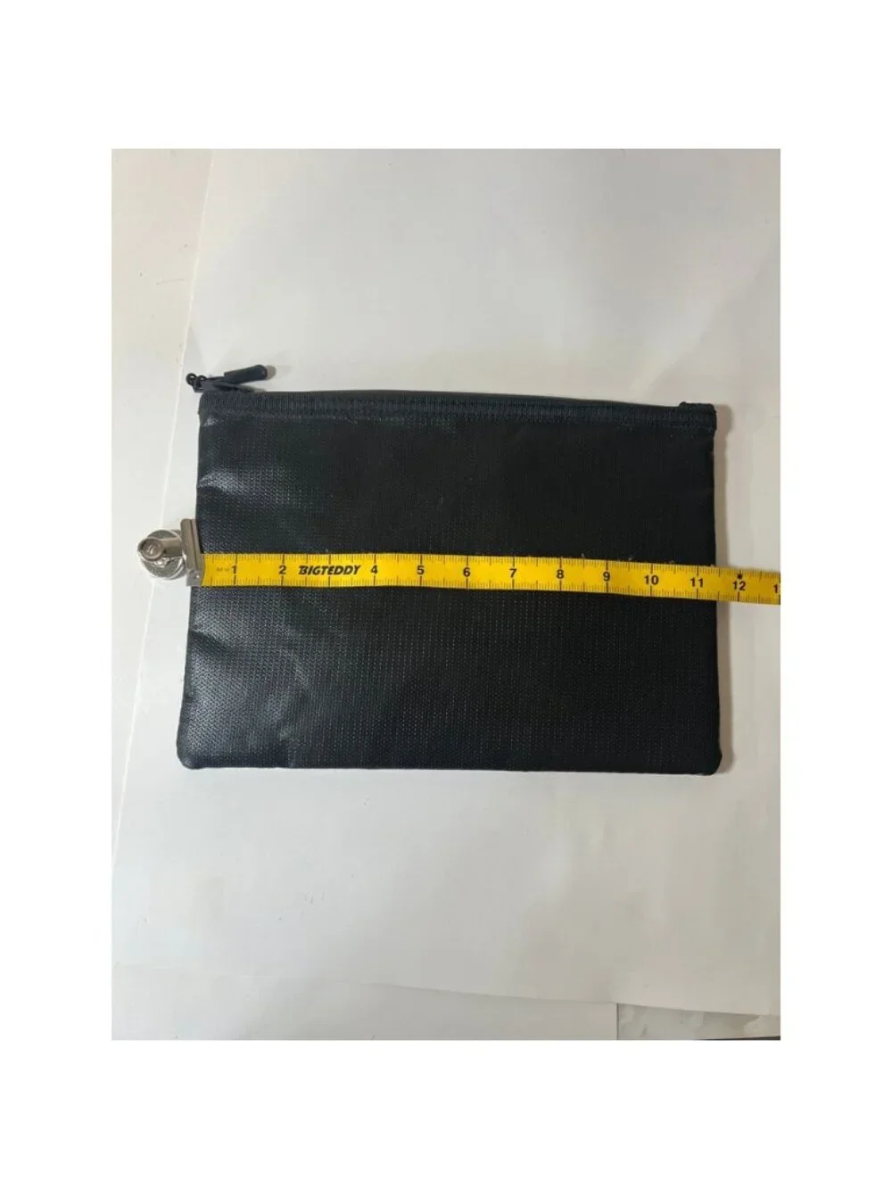 Fire repellant pouch‎ for protecting documents